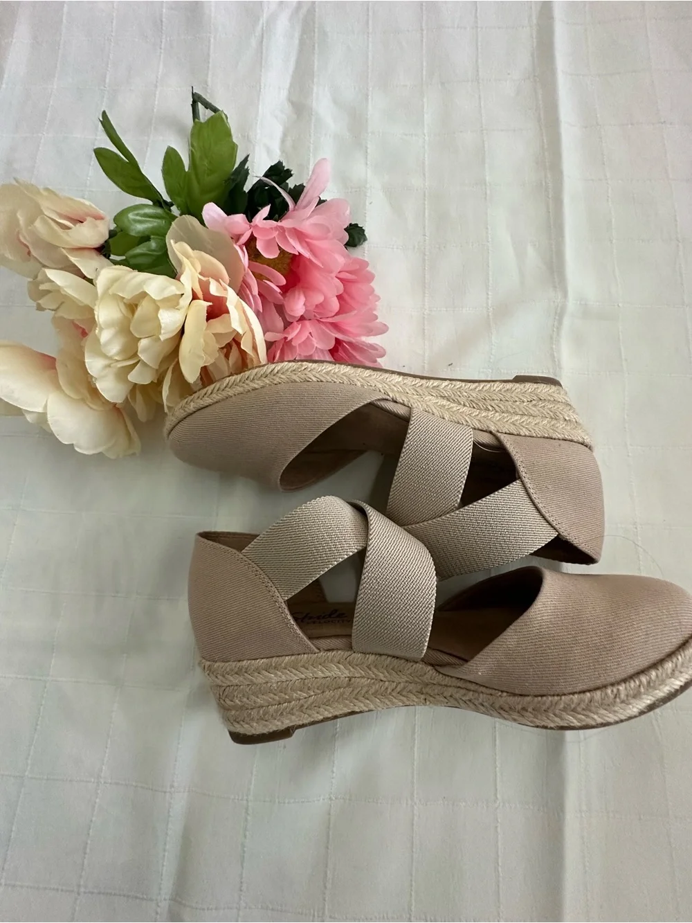 Life Stride BRAND NEW Beige Elastic Crossover Espadrille Wedges